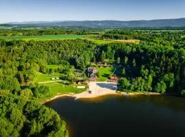Złoty Potok Resort OFERTA LATO 2026 Domki nad Jeziorem Złotnickim Prywatna Plaża Camping Pokoje tuż przy Lesie oraz Restauracja