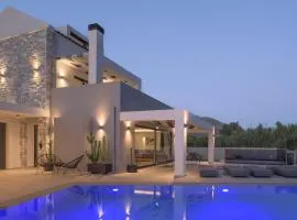 Del Sur Luxury Villa, Heated Pool & Utter Privacy, By ThinkVilla