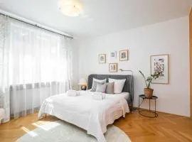 Modern Apartment - Walk to Main Station