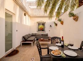 Quiet 3-bedroom house near Town Hall & Centre, Hotel in Torremolinos