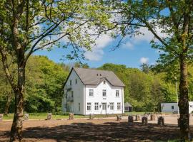 Velling Koller Hotel og Camping, hotel i Bryrup