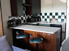Studio Sleeps 2 with Parking and Garden
