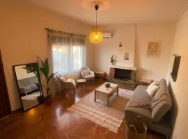 Peri House 3-Min to Beach & Mountain Views