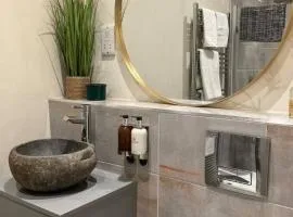 Little Apple Cottage- Free Parking, Hot tub, Fire, Town Centre