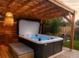 Villa with Jacuzzi in Bassin d'Arcachon, 15 min from Pilat