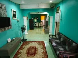 Asyun Homestay 2 Stadium Gong Badak 5km UniszaUMT 9Km