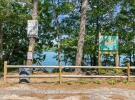 Lakeside Cape Cod Family Firepit Near Beaches