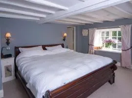 Cottage Sleeps 6 with Parking and Garden