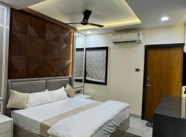 Hotel Gatik Inn, khách sạn ở Sānāwad