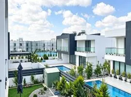 Twinsalamis Salamis Bestwins Luxury Family Villa - Private Pool - 5 mins to Beach - Park & Cafe Nearby