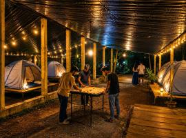 Eagle Swimming Pool Tent Stay, ξενοδοχείο στη Μπανγκαλόρ