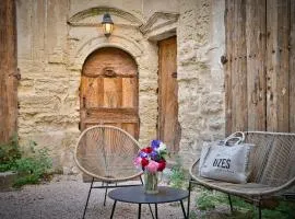 La Maison Comte Charm & History in Uzès