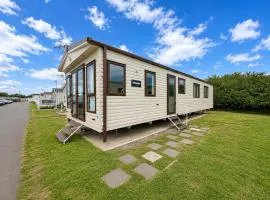 Stylish 4 Berth Caravan At Dovercourt Holiday Park Ref 44413A