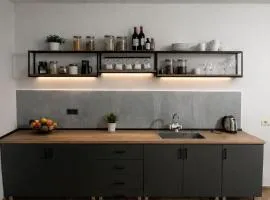 Tonir House