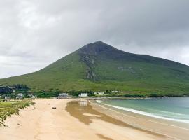 The Strand, Dugort Achill, hótel í Achill