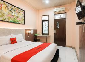 RedDoorz Syariah near Mall Of Serang، فندق في Kumprung