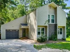 Daphne Home w/ Deck: Close to Beaches & Parks!