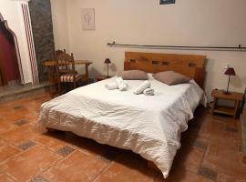 Casa Rural Villacampa (Nocito), hotel a Nocito