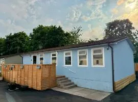 Shell's Lodge Compact 8-Bedroom Chalet Maryville Caravan Site Uddingston, Glasgow