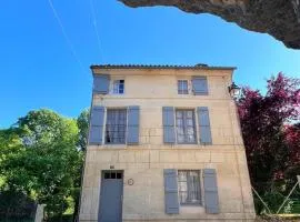 Charming 90m2 House with Terrace & Garden View in Saint Savinien