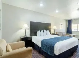 Atria Inn & Suites Kitchenette