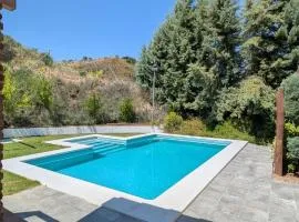 Casa con piscina y jardín Alma