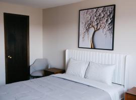 Near O'hare • Personal Gym & Balcony • Safe Area โรงแรมในชิคาโก