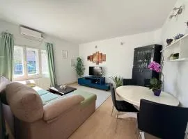 Moon Stylish -FREE parking -Romantic City Stay