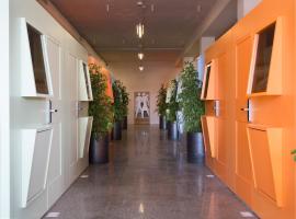 Bed & Boarding, capsule hotel in Naples