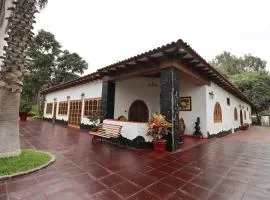 Spacious 12BR Stay with Pool BBQ in Pachacamac