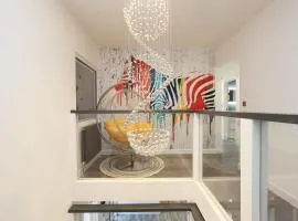 Luxury Group Stay With Bar, 80-inch TV and Parking - Sleeps 10 - By EKLIVING