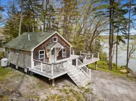 Settlers Cottage, cute Maine home with water views