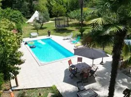 Tente cloche de 26m2 sur propriété privé Chez Jo