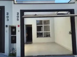 Casa 2 Quartos com Ar até 8 Pessoas Jd. Sabiás