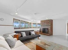 Clark Point Cottage, ocean access, panoramic views