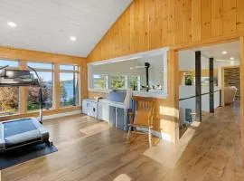 Modern Dreamy Moosehead Home - Lake Views, Walk to