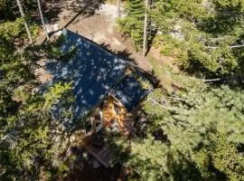 Lindquist Cottage | Waterfront Studio with King Bed