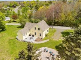 Puffins Perch, romantic waterfront Maine cottage