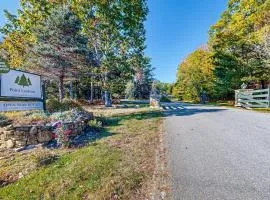 Relaxing three-bedroom dog-friendly cabin w/full kitchen, firepit & A/C