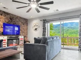 Romantic & Fun with Mountain Views - 2 King Beds - Game Room