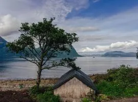 Hundeidvik Fjord Retreat - Fjord Panorama