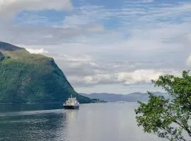 Hundeidvik Fjord Retreat - Fjord Suite