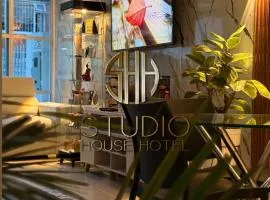 House Studio Hotel