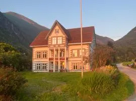 Dalhus Valley Apartment