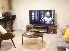 Luxury Private Suite, Near Calgary Airport