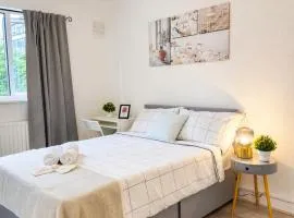 Old Street Home - Private Bedrooms