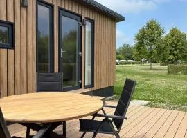Glamping - Luxe nieuw chalet in Zeeland