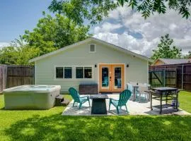 2 Kings Hot Tub Modern Cottage Hill Country