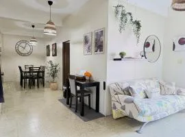 3BR For 7 Central AC & Laundry - Walk to Town