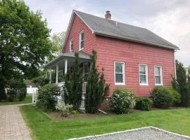 Charming Walk to Downtown Mystic Awaits Your Stay